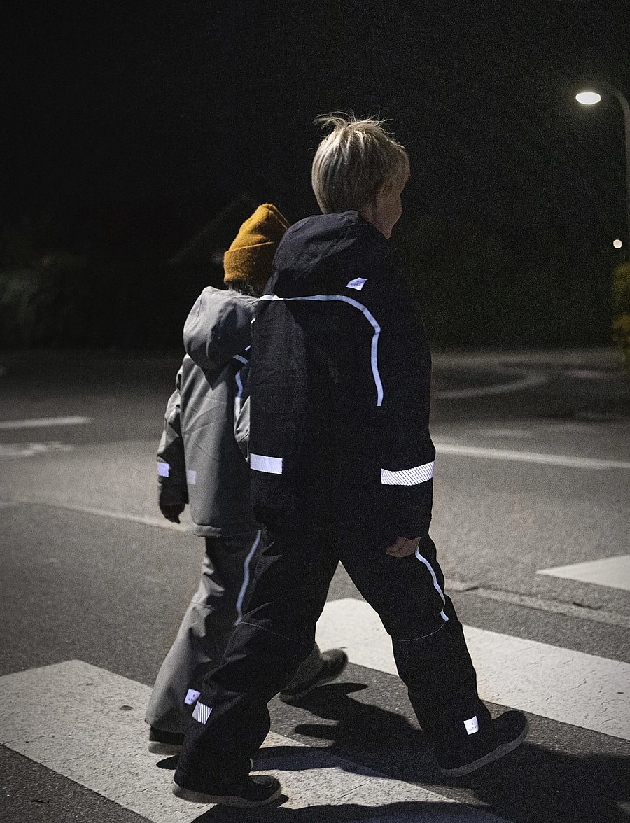Ildhu - Norly padded winter jacket with reflective details - navy - 0