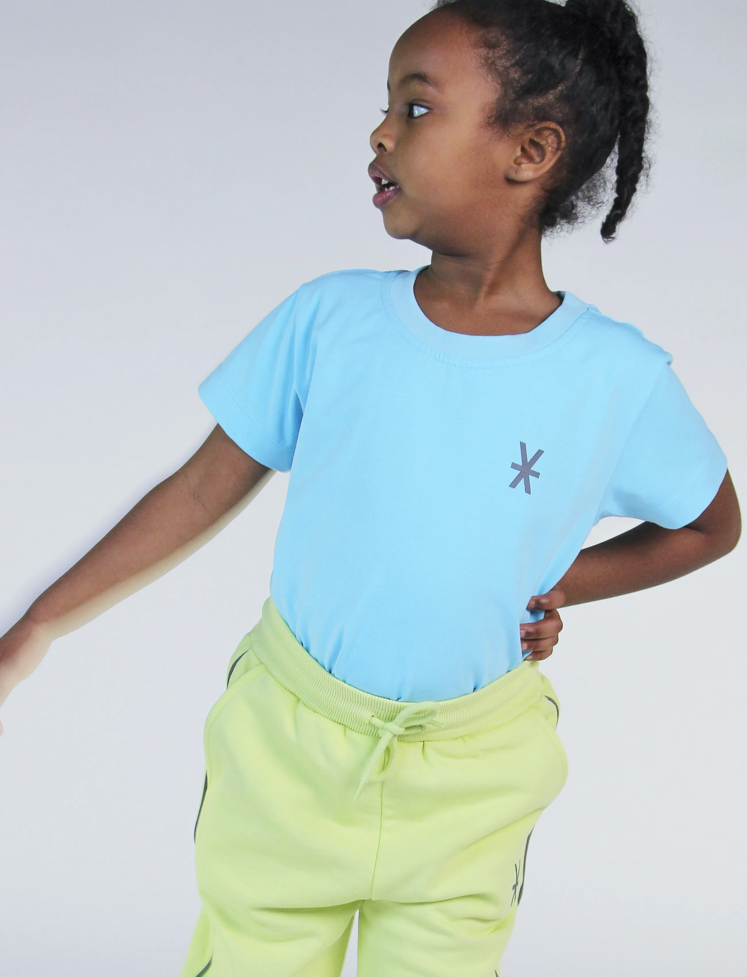 Ildhu T-Shirt With Reflective Details, 130, T-shirts, Blau - Short-sleeved, Kinder