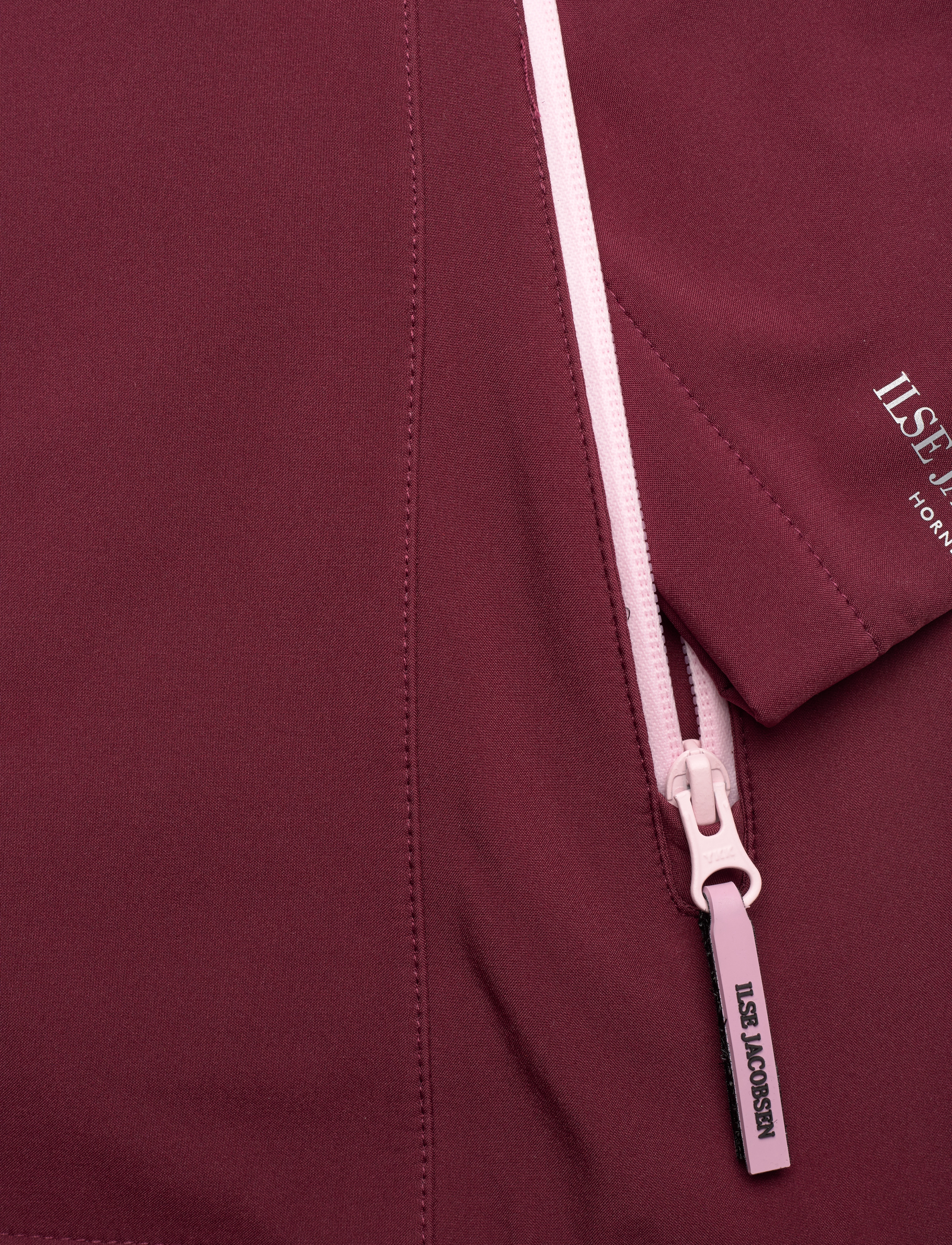 Ilse Jacobsen - Rain Jackets - frühlingsjacken - maroon banner - 3