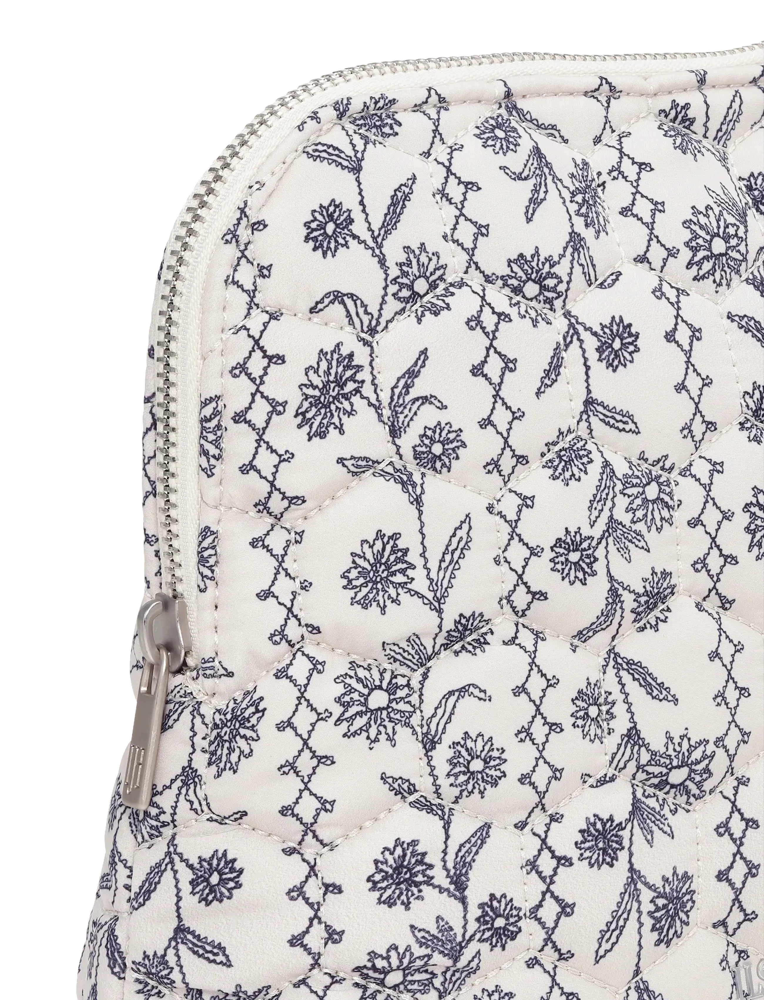 Ilse Jacobsen - HONEYBAG03P - makeup - white wildflower - 4