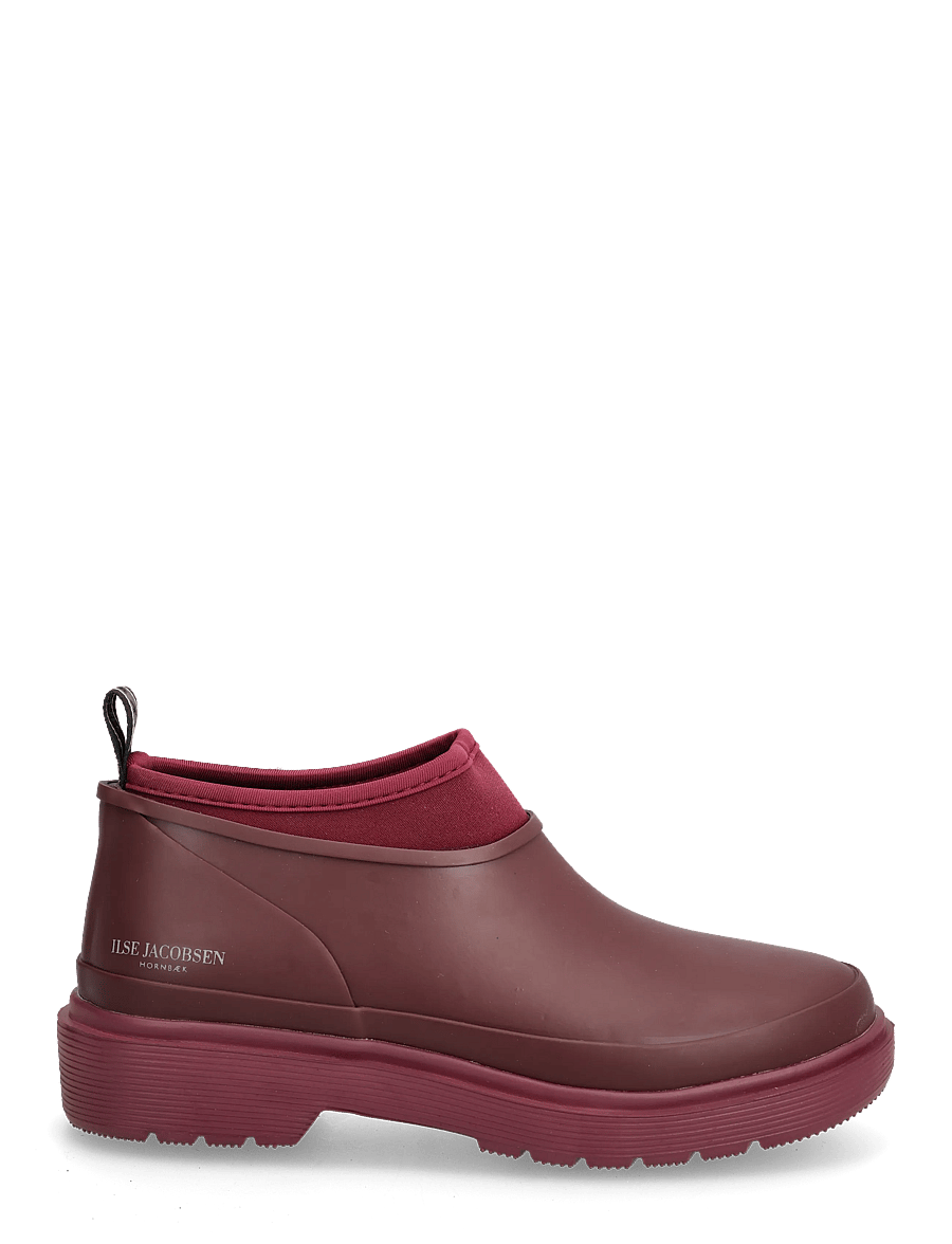 Ilse Jacobsen - RUBAIR02 - alltags-style - maroon banner - 1