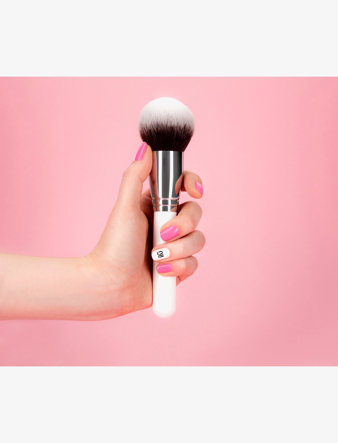 ILU - ILU 209 LARGE POWDER BRUSH - makeup - no color - 3