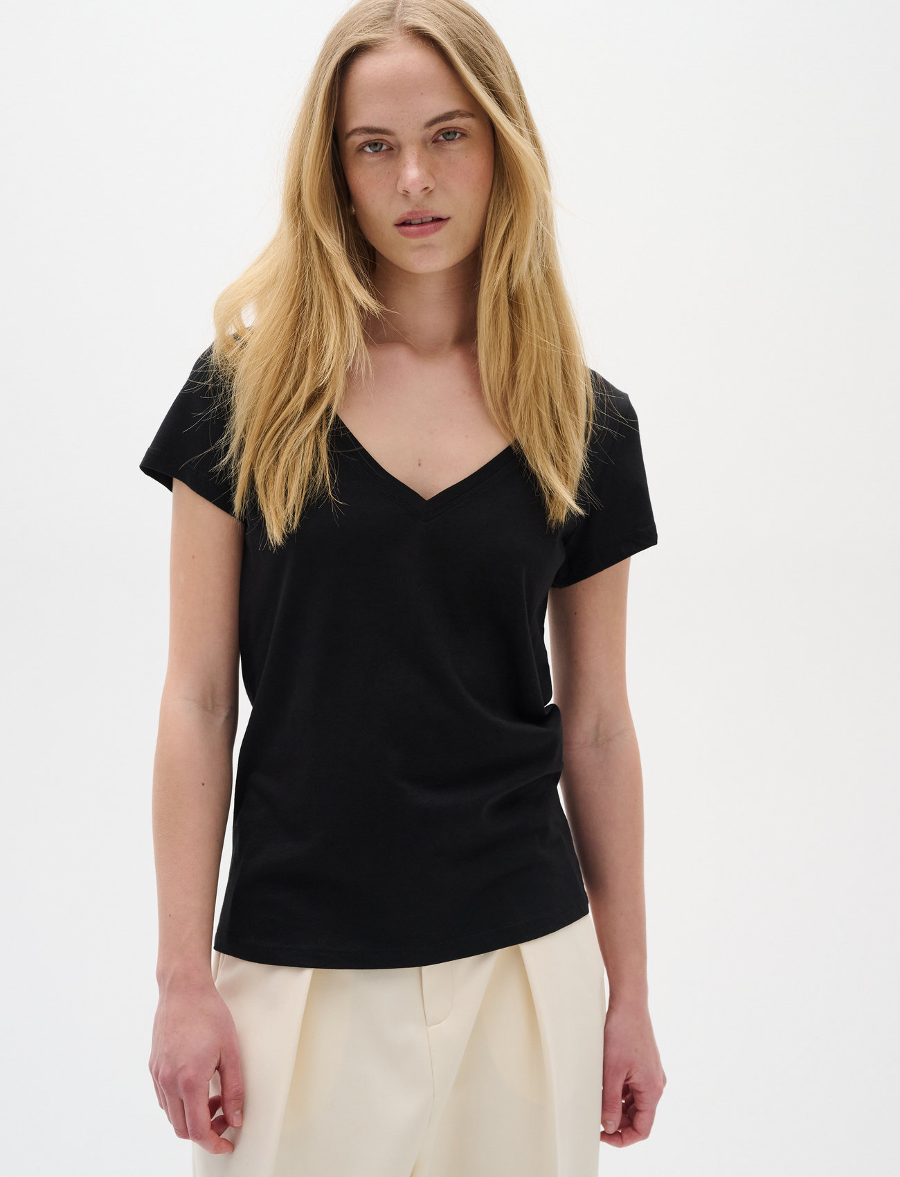 InWear - Rena V Tshirt KNTG - t-shirt & tops - black - 0