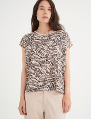 InWear - Sicily Tshirt - t-shirts - truffel scratzy zebra - 2