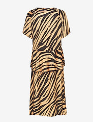InWear - IW50 23 TurlingtonIW Dress - midiklänningar - large animal stripes - 1