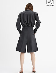 InWear - IW50 32 CarolynIW Shorts - bermudashorts - dark grey melange - 3