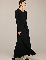 InWear - NabaIW Dress - midi kjoler - black - 3