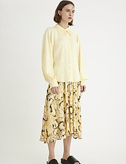 InWear - ReemaIW Skirt - midi kjolar - yellow marbling - 2