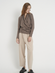 InWear - AlanoIW Wrap Blouse - long-sleeved blouses - sandy grey - 4