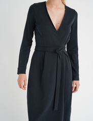 InWear - AlanoIW Dress - kleitas ar pārlikumu - black - 2