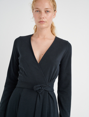 InWear - AlanoIW Dress - kleitas ar pārlikumu - black - 6