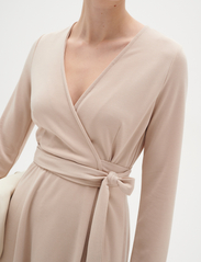 InWear - AlanoIW Dress - sukienki kopertowe - sandstone - 5