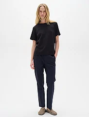 InWear - ZellaIW Flat Pant - festklær til outlet-priser - marine blue - 3