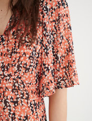 InWear - VereeIW Short Dress - midi kjoler - coral multicolour structure - 5