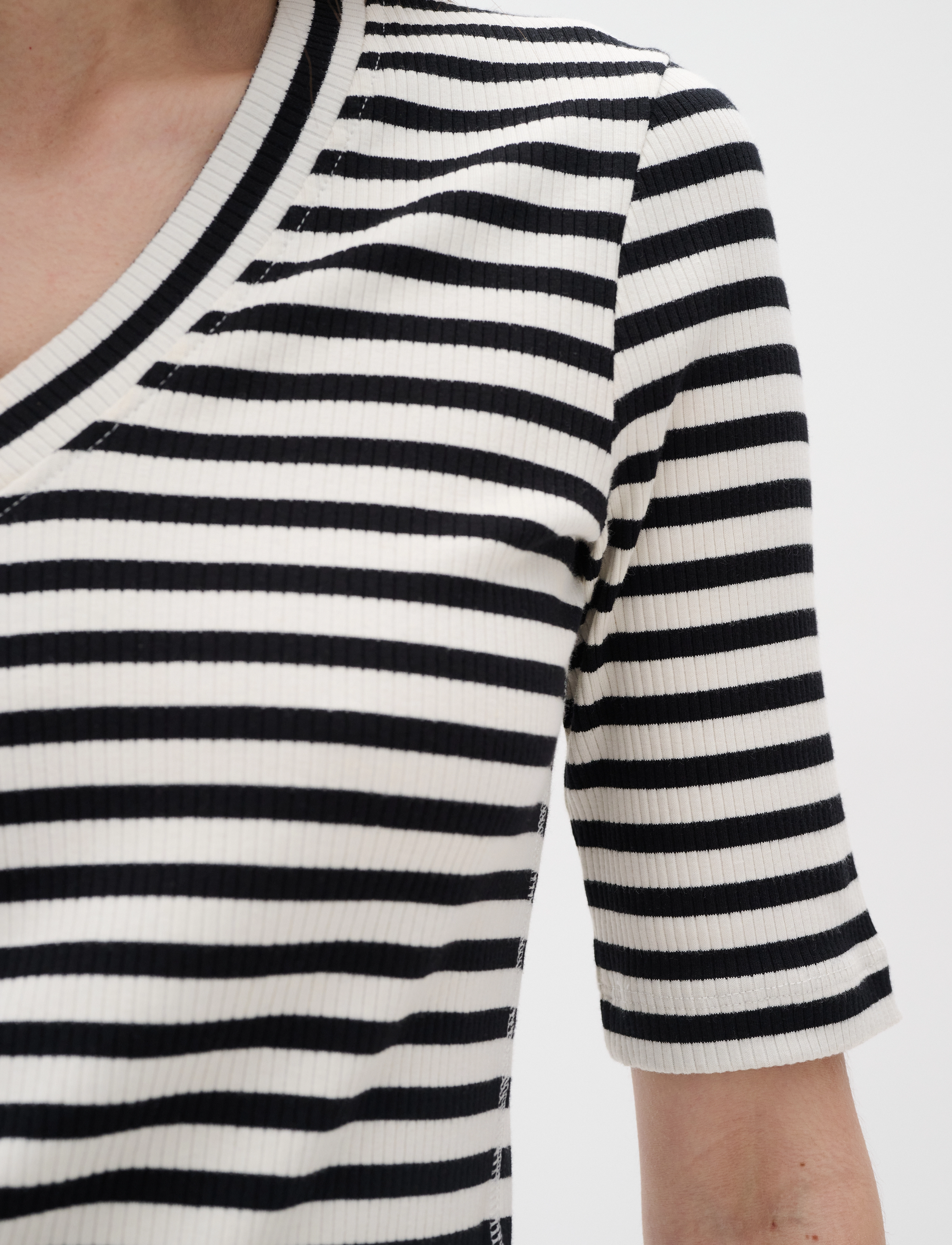 InWear Dagnaiw Striped V T-Shirt dam – bild 5
