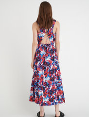 InWear - RonyaIW Dress - maxi kjoler - rhubarb flower bed - 4