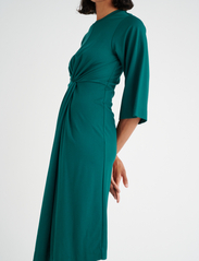 InWear - MateoIW Dress - t-skjortekjoler - warm green - 2