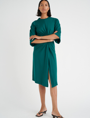 InWear - MateoIW Dress - t-skjortekjoler - warm green - 3