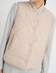 InWear - JasmineIW Waistcoat - down- & padded jackets - sandstone - 6