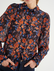 InWear - KirstieIW Shirt - krekli ar garām piedurknēm - blue painted flowers - 5