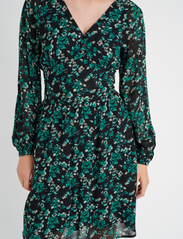 InWear - KirstieIW Short Dress - korta klänningar - green painted flowers - 6