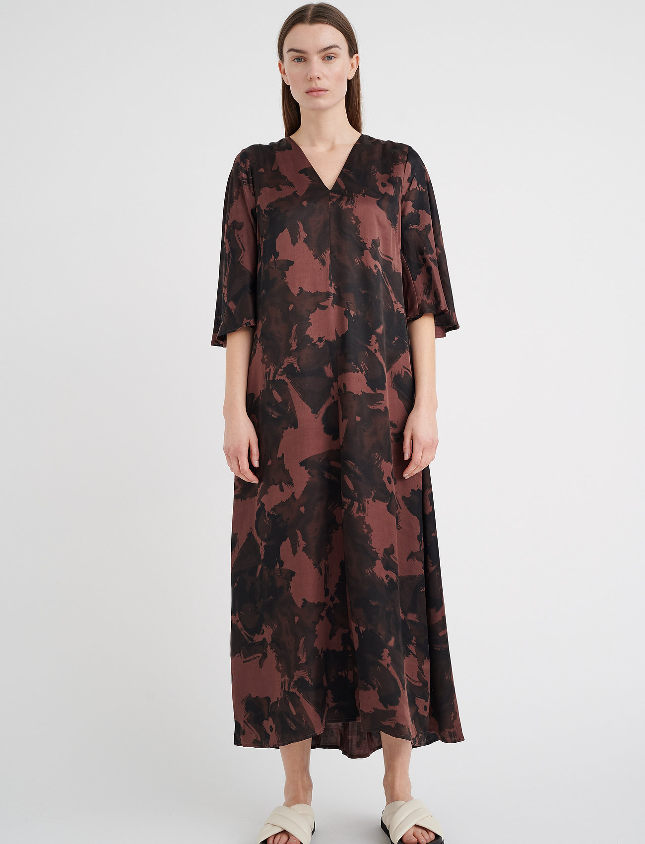 InWear - RidaIW Yen Dress - midikleider - coffee brown structure wall - 3