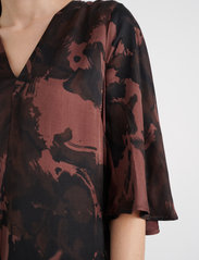 InWear - RidaIW Yen Dress - midi dresses - coffee brown structure wall - 5