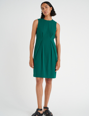 InWear - WinIW Dress - festtøj til outletpriser - warm green - 3