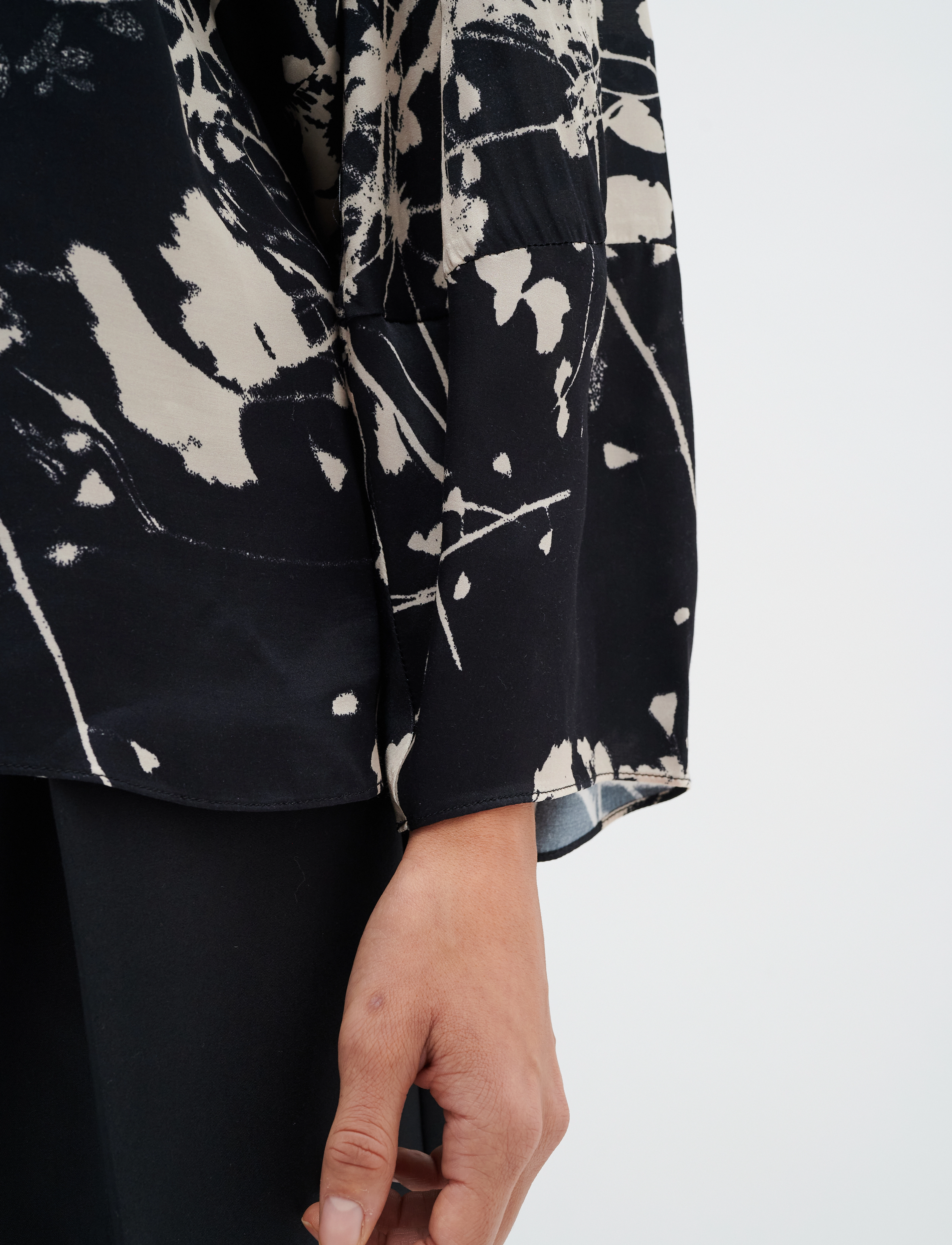 InWear - SelimaIW Blouse - black flower silhouette - 5