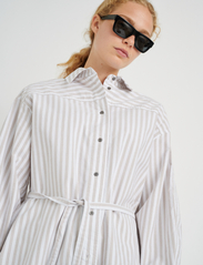 InWear - AkiraIW Dress - skjortklänningar - neutral stripes - 4