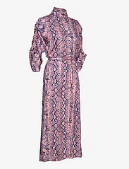 InWear - DwynIW Dress - skjortekjoler - pink oversized snake - 4