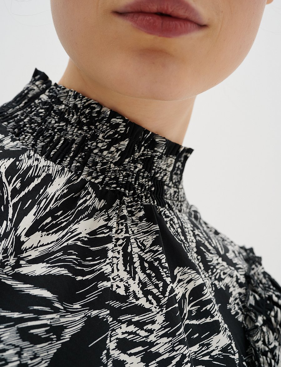 InWear - DamaraIW Smock Blouse - kortærmede bluser - graphic abstract butterfly - 0