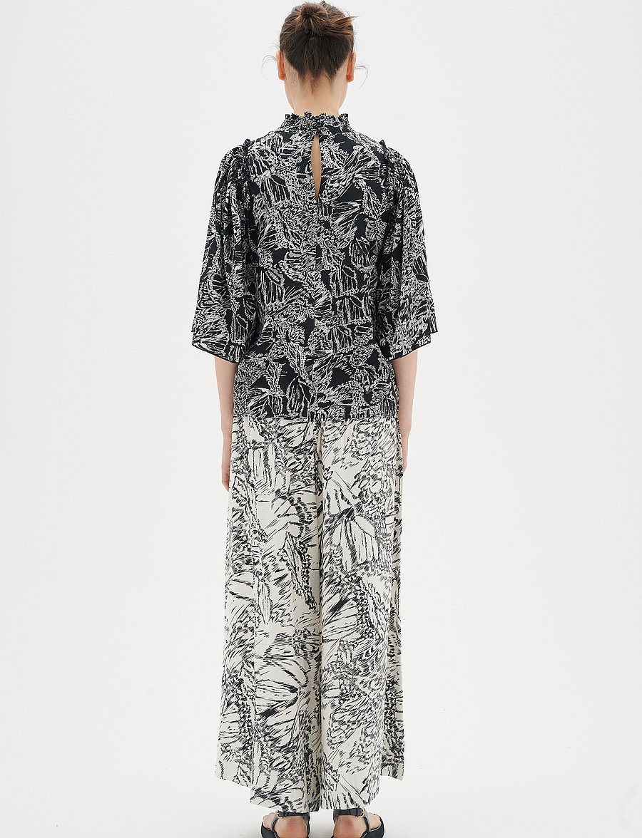 InWear - DamaraIW Smock Blouse - kortærmede bluser - graphic abstract butterfly - 4