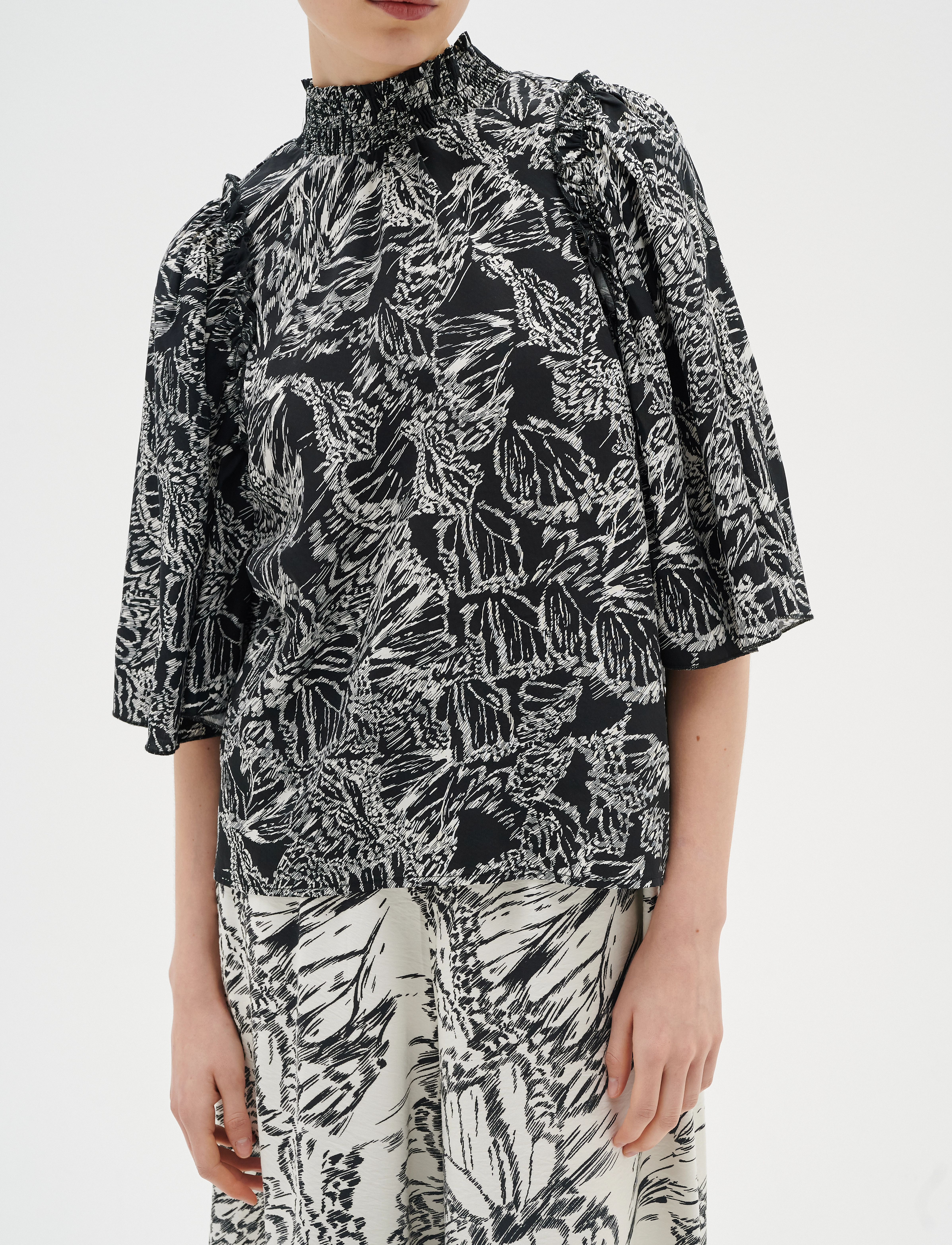 InWear - DamaraIW Smock Blouse - kurzämlige blusen - graphic abstract butterfly - 5