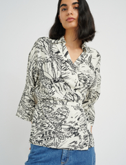 InWear - DritaIW Blouse - long-sleeved blouses - graphic big abstract butterfly - 2