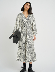 InWear - DritaIW Dress - midi kjoler - graphic big abstract butterfly - 3