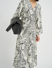 InWear - DritaIW Dress - midi kjoler - graphic big abstract butterfly - 6