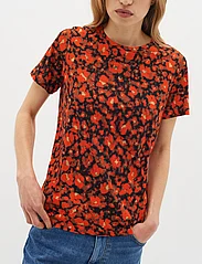 InWear - AlmaIW Print Tshirt - laveste priser - cherry tomato painted flower - 3