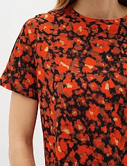 InWear - AlmaIW Print Tshirt - laveste priser - cherry tomato painted flower - 6