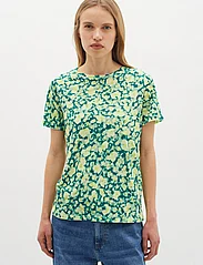 InWear - AlmaIW Print Tshirt - laveste priser - green painted flower - 2