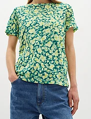 InWear - AlmaIW Print Tshirt - laveste priser - green painted flower - 6
