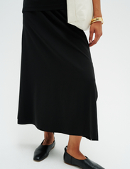InWear - QuestIW Skirt - midi skirts - black - 2