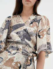 InWear - ElitaIW Wrap Top - short-sleeved blouses - graffiti wall grey - 4