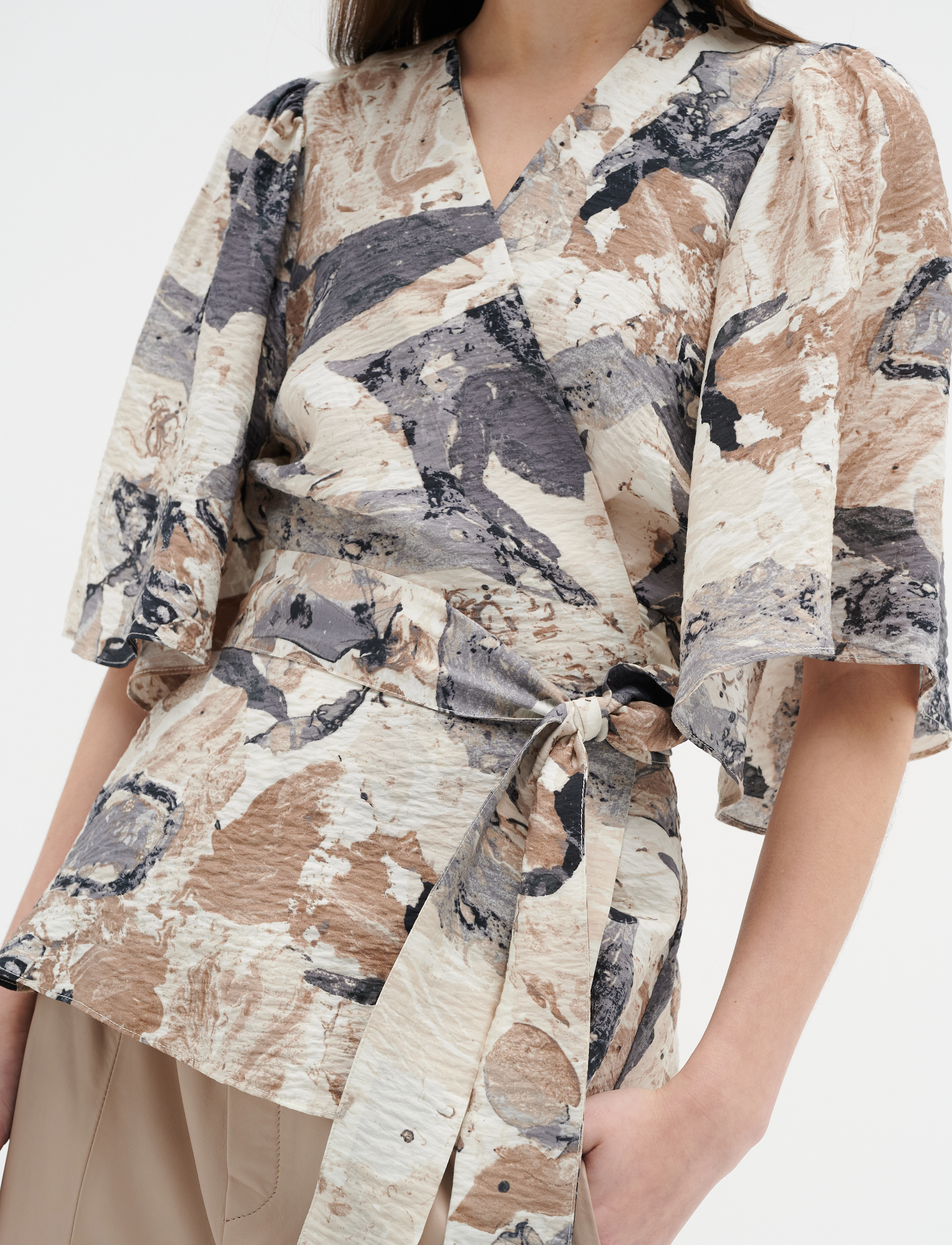 InWear - ElitaIW Wrap Top - graffiti wall grey - 5