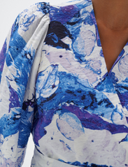 InWear - ElitaIW Wrap Top - short-sleeved blouses - graffiti wall purple - 3