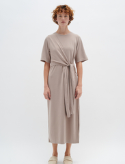 InWear - KainoaIW Dress - t-shirt dresses - mocha grey - 2