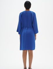 InWear - NotoIW Dress - midi kjoler - mazarine blue - 4