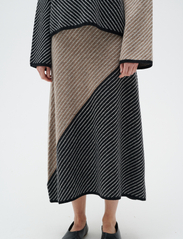 InWear - RancelIW Skirt - megzti sijonai - mocha grey/black - 2