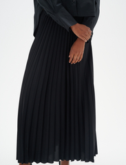 InWear - NhiIW Skirt - pleated skirts - black - 2