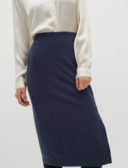 InWear - AronoIW Long Skirt - midi skirts - marine blue - 3